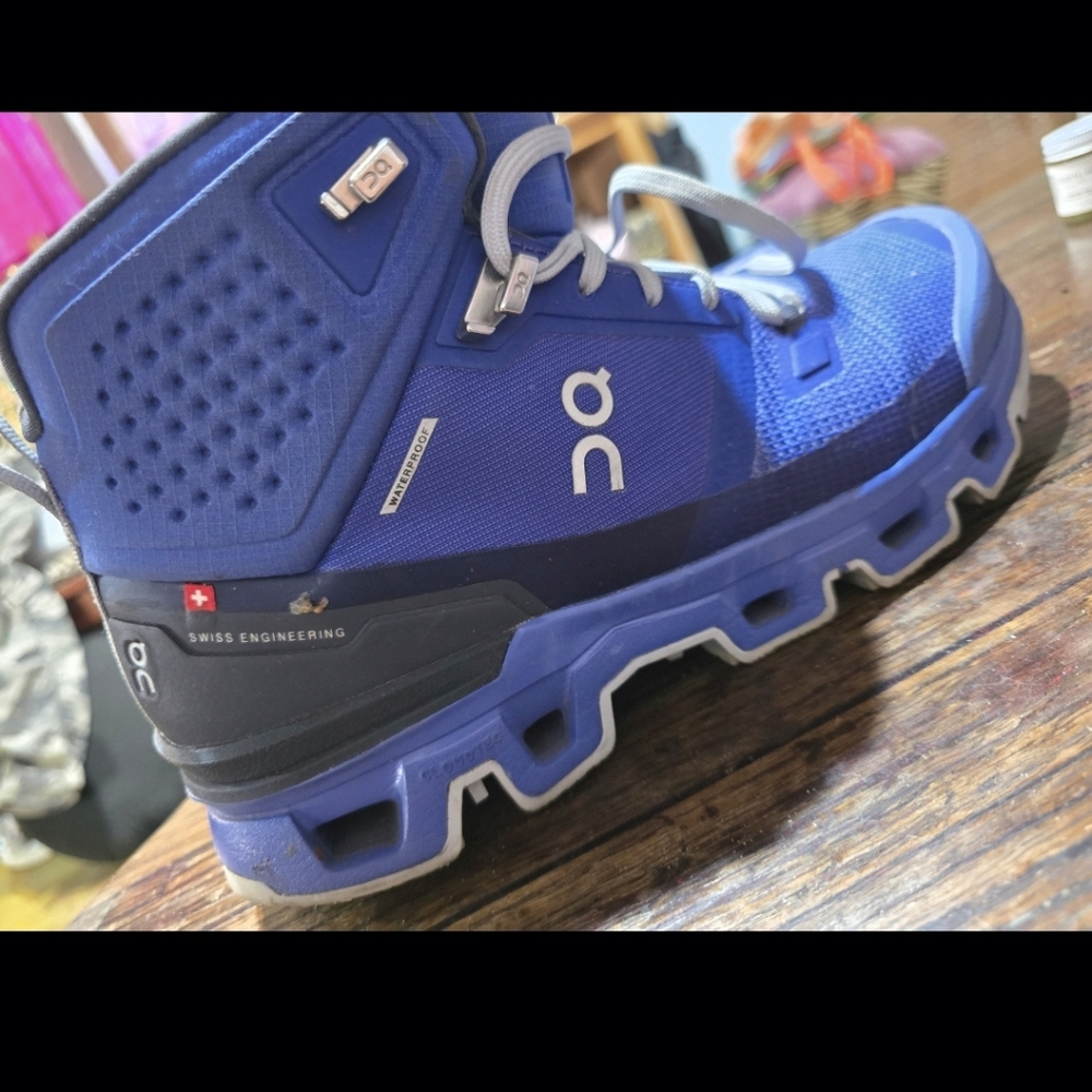 On Cloud Womans Shoe - Picture 14 of 15